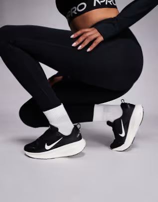 NIKE VOMERO 18 Negro Leche de coco