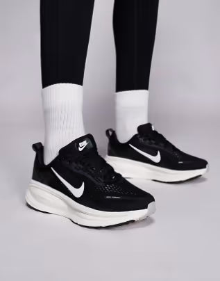 NIKE VOMERO 18 Negro Leche de coco