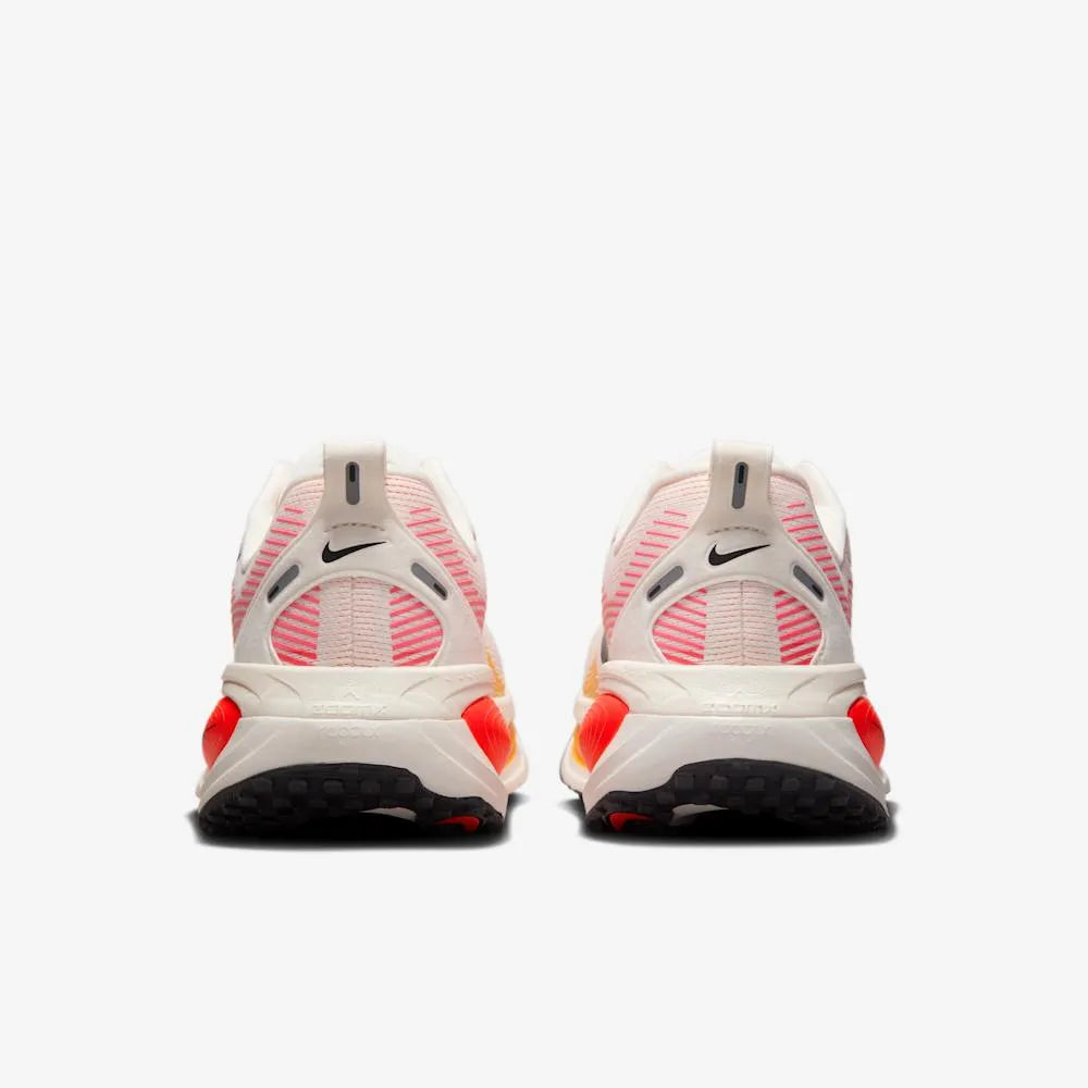 NIKE VOMERO 18 Naranja láser