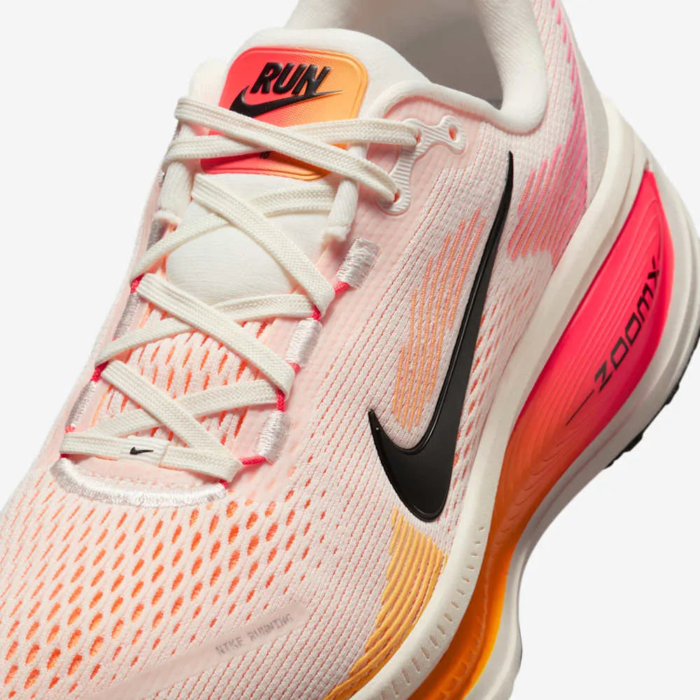 NIKE VOMERO 18 Naranja láser