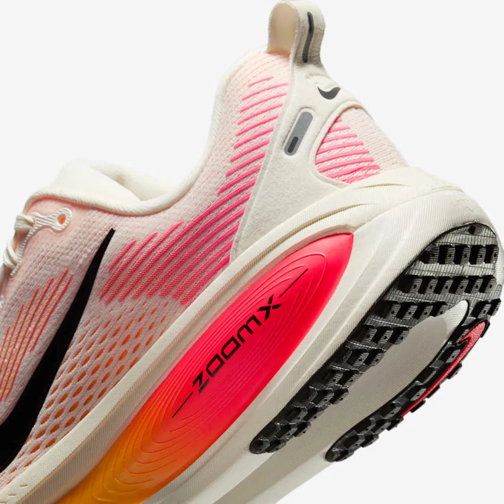 NIKE VOMERO 18 Naranja láser