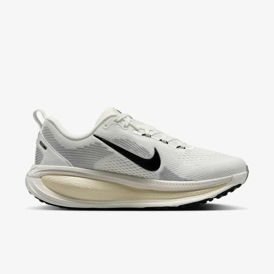 NIKE VOMERO 18 Blanco Leche de coco