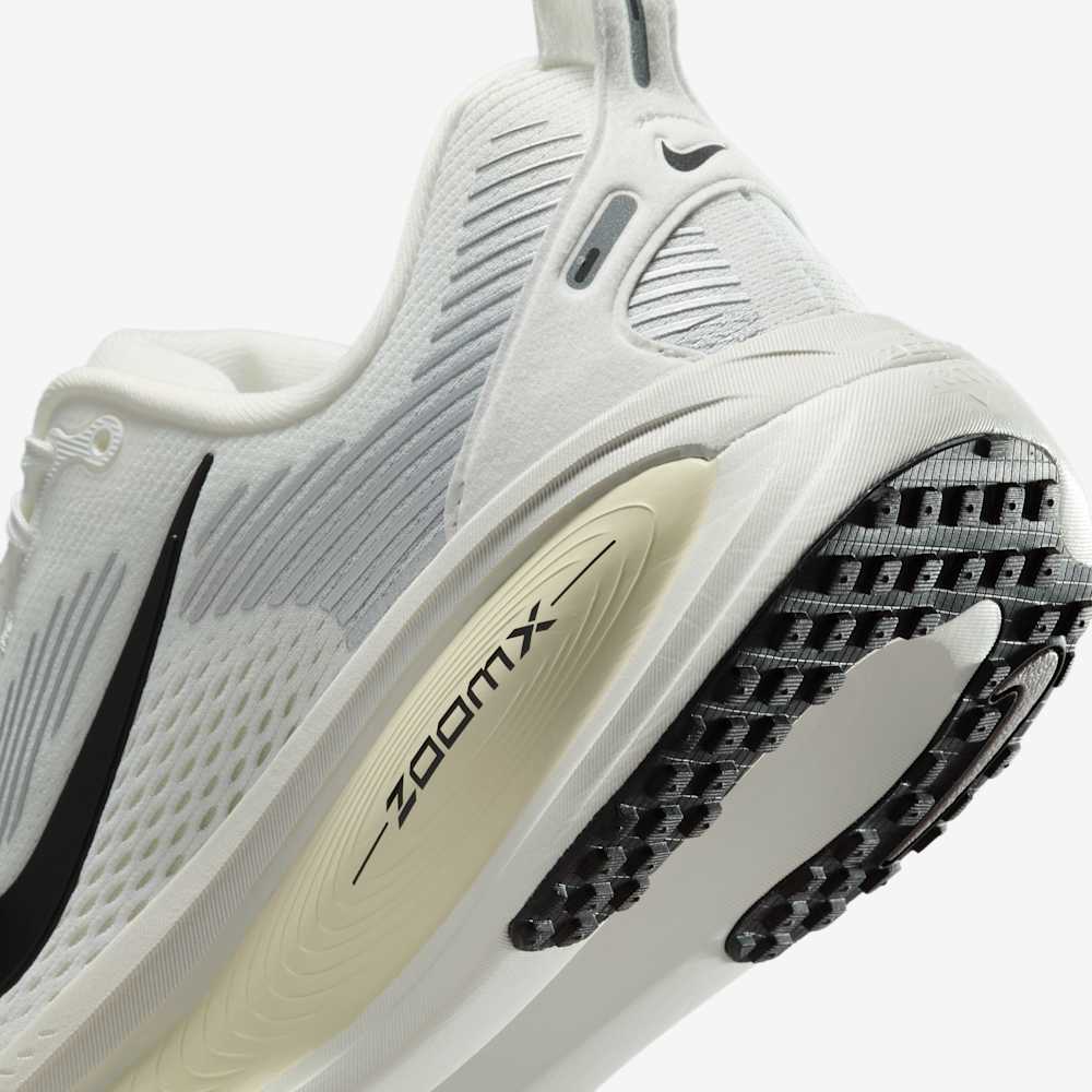 NIKE VOMERO 18 Blanco Leche de coco