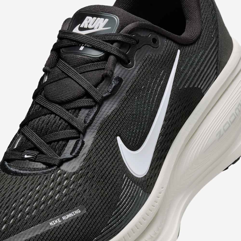 NIKE VOMERO 18 Negro Leche de coco
