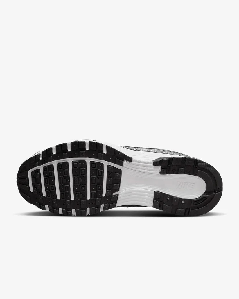 NIKE P6000 Plateada