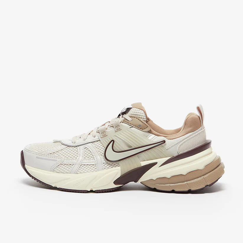 NIKE V2K RUN BEIGE  CAFÉ