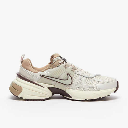 NIKE V2K RUN BEIGE  CAFÉ