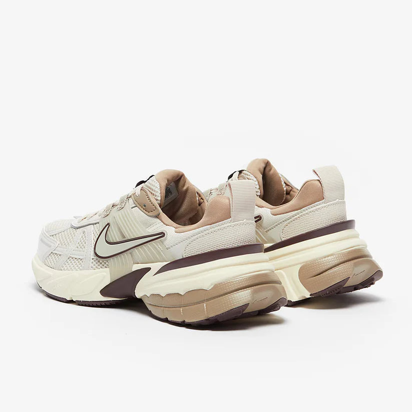NIKE V2K RUN BEIGE  CAFÉ