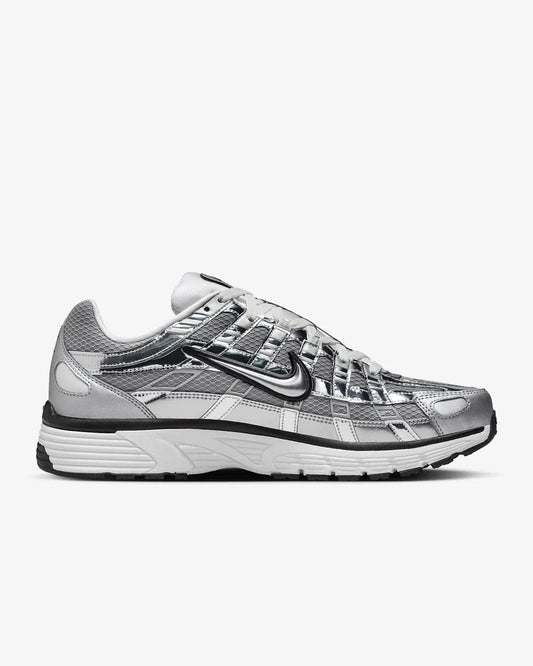 NIKE P6000 Plateada