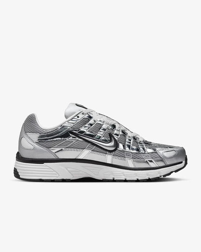 NIKE P6000 Plateada