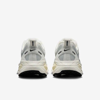 NIKE VOMERO 18 Blanco Leche de coco