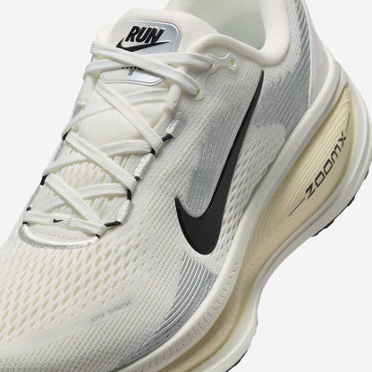 NIKE VOMERO 18 Blanco Leche de coco