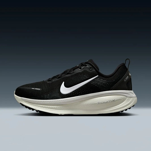 NIKE VOMERO 18 Negro Leche de coco