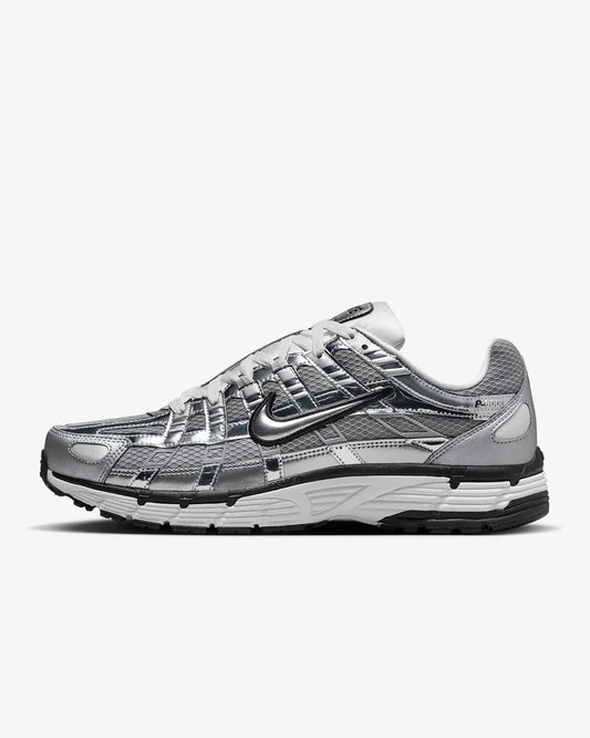 NIKE P6000 Plateada