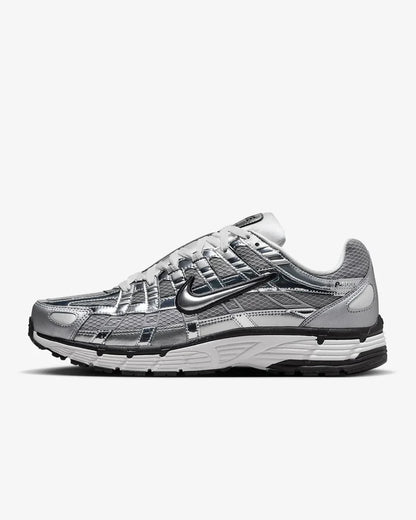 NIKE P6000 Plateada
