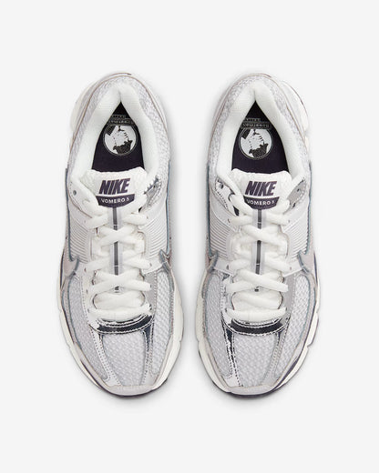 NIKE ZOOM VOMERO 5 Plateado
